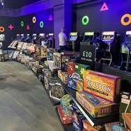 世にも珍しい？“レトロゲーム専門のチャリティーショップ”イギリスで開店―売り上げは末期患者向け療養施設へ100％寄付