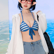 奥空アヤネ（水着）『ブルーアーカイブ』／粛雨（X：@Suyvvv_）