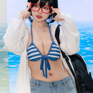 奥空アヤネ（水着）『ブルーアーカイブ』／粛雨（X：@Suyvvv_）