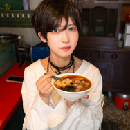 美女と巡る「台湾グルメゲームの本場」！小籠包や牛肉麺など定番だけじゃないガチで美味い逸品を味わい尽くす