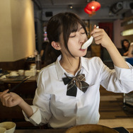 美女と巡る「台湾グルメゲームの本場」！小籠包や牛肉麺など定番だけじゃないガチで美味い逸品を味わい尽くす