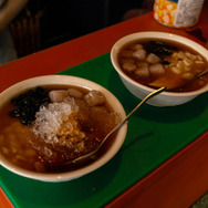 美女と巡る「台湾グルメゲームの本場」！小籠包や牛肉麺など定番だけじゃないガチで美味い逸品を味わい尽くす