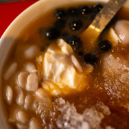 美女と巡る「台湾グルメゲームの本場」！小籠包や牛肉麺など定番だけじゃないガチで美味い逸品を味わい尽くす