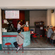 美女と巡る「台湾グルメゲームの本場」！小籠包や牛肉麺など定番だけじゃないガチで美味い逸品を味わい尽くす