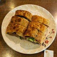 美女と巡る「台湾グルメゲームの本場」！小籠包や牛肉麺など定番だけじゃないガチで美味い逸品を味わい尽くす