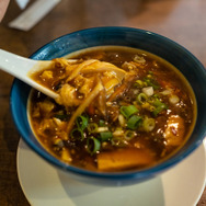 美女と巡る「台湾グルメゲームの本場」！小籠包や牛肉麺など定番だけじゃないガチで美味い逸品を味わい尽くす