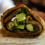 美女と巡る「台湾グルメゲームの本場」！小籠包や牛肉麺など定番だけじゃないガチで美味い逸品を味わい尽くす