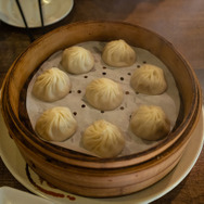 美女と巡る「台湾グルメゲームの本場」！小籠包や牛肉麺など定番だけじゃないガチで美味い逸品を味わい尽くす