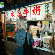 美女と巡る「台湾グルメゲームの本場」！小籠包や牛肉麺など定番だけじゃないガチで美味い逸品を味わい尽くす