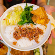 美女と巡る「台湾グルメゲームの本場」！小籠包や牛肉麺など定番だけじゃないガチで美味い逸品を味わい尽くす