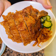 美女と巡る「台湾グルメゲームの本場」！小籠包や牛肉麺など定番だけじゃないガチで美味い逸品を味わい尽くす