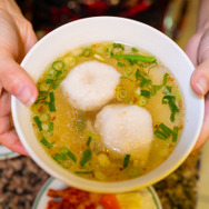 美女と巡る「台湾グルメゲームの本場」！小籠包や牛肉麺など定番だけじゃないガチで美味い逸品を味わい尽くす