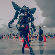 パワードスーツ／そらしきむぎ（X：@6gimugi）、制作&デザイン：UEDA承孔（X：@UEDAJYOKO）／撮影：uhimaru