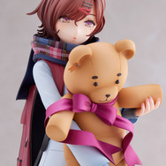 大きなくまのぬいぐるみを持った「樋口円香」が可愛すぎる！『シャニマス』サポートSRのイラストそのまま、魅力的に立体化