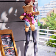 大きなくまのぬいぐるみを持った「樋口円香」が可愛すぎる