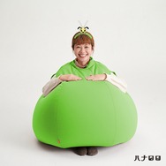 『モンハン』の回復ミツムシが、着るビーズクッションと異色コラボ!インパクト抜群な「着る回復ミツムシ」登場