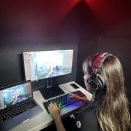 9万9千円からの個人向けゲーミングブース「OTODASU-G」がリリース―暗闇でプレイに集中できる簡易防音室で快適ゲーミング