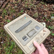 栃木の山奥で発見！スーパーファミコン&スーパースコープが捨てられていた…レーザーディスクなど懐かしの品も