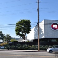 ロサンゼルスのライアットゲームズ本社に潜入…全ての家庭用ゲーム機が集まる部屋やゲーセンまで完備？ゲーム愛に溢れる社屋をレポート