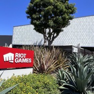 ロサンゼルスのライアットゲームズ本社に潜入…全ての家庭用ゲーム機が集まる部屋やゲーセンまで完備？ゲーム愛に溢れる社屋をレポート