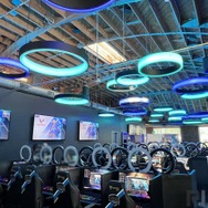 ロサンゼルスのライアットゲームズ本社に潜入…全ての家庭用ゲーム機が集まる部屋やゲーセンまで完備？ゲーム愛に溢れる社屋をレポート