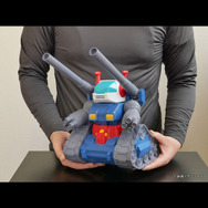 SD「RX-78-2 ガンダム」と「 RX-75 ガンタンク」がジャンボソフビに！懐かしのゲーム『V作戦始動』を彷彿とさせる“2Pカラー”がニクい