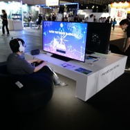 ゲーセン風『スト6』筐体で遊べちゃう！白色が目印、PS5やスイッチで使えるデバイス展示の「Samsung SSD」ブースレポ【TGS2023】