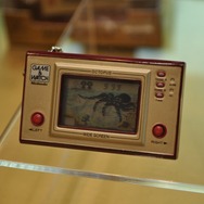 【TOYフォーラム2010】レトロゲーマー垂涎「GAME&WATCH ミニソーラーキーホルダー」