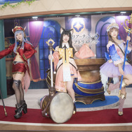 トトリ『レスレリアーナのアトリエ』／猫田あしゅ（X：@Nekota_Ashu）、イザナ『レスレリアーナのアトリエ』／はたのゆう(亜種)（X：@__htny__）、ユーディー『レスレリアーナのアトリエ』／つんこ（X：@tsunko_p）