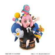 「SPY×FAMILY」より「フォージャ―家」がスタチューフィギュアに！「アーニャ」らに加えて、セット版特典として愛犬「ボンド」が付属