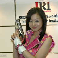 『サドンアタック』司令部広報室少佐、喜屋武ちあきちゃんが編集部に来たよ!