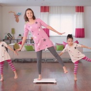 中林美和さんがバランスWiiボードでプレイ！『スーパーモンキーボール アスレチック』TVCM放送開始