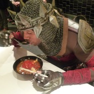 発売記念イベントはラーメン屋で！？『ダンテズ・インフェルノ』イメージキャラクターのダンテさんも登場