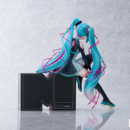 tarou2氏による「初音ミク」×「MTV」コラボアートが立体化！ピンク色のケーブルが巻かれたツインテールがキュート