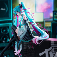 tarou2氏による「初音ミク」×「MTV」コラボアートが立体化！ピンク色のケーブルが巻かれたツインテールがキュート