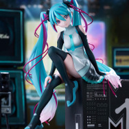 tarou2氏による「初音ミク」×「MTV」コラボアートが立体化！ピンク色のケーブルが巻かれたツインテールがキュート