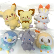ふわふわのピカチュウたちが可愛すぎる！「ポケピース」グッズに「ぬいぐるみポシェット」が追加