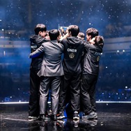 『LoL』世界大会で韓国強豪「T1」が優勝! ”魔王”Fakerは7年ぶり、4度目のタイトル獲得