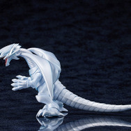 「遊☆戯☆王デュエルモンスターズ 青眼の白龍 ソフビフィギュア」6,600円（税込）（C）スタジオ・ダイス／集英社・テレビ東京・KONAMI