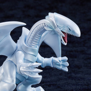 「遊☆戯☆王デュエルモンスターズ 青眼の白龍 ソフビフィギュア」6,600円（税込）（C）スタジオ・ダイス／集英社・テレビ東京・KONAMI