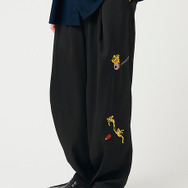 行けピストルズ！(ジョジョの奇妙な冒険)｜タックワイドパンツ（C）LUCKY LAND COMMUNICATIONS/集英社・ジョジョの奇妙な冒険GW製作委員会