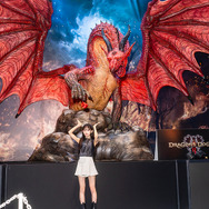 CAPCOMブースでは『Dragon's Dogma』ドラゴンのモニュメントと記念撮影。心臓が奪われるという設定／緩苺（X：@1004yrm_）