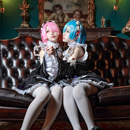 『Re:ゼロから始める異世界生活』レム：つばさび（X：@tsubasabi）、ラム：ひな（X： @Rinda_Hina_）／撮影：るー（X：@gurugurulu）
