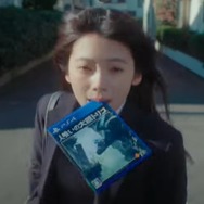 『人喰いの大鷲トリコ』をくわえる女子高生がインパクト大！PS Plus新CM「出会うって、革命。」篇が公開―特設ページも公開、Xキャンペーンも実施中