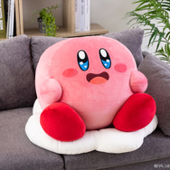 「星のカービィ」“超特大”ぬいぐるみが発売！ふわっふわっな「もちもちボディ」でカービィが美味しそうに見つめてくる