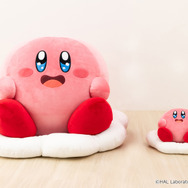 「星のカービィ」“超特大”ぬいぐるみが発売！ふわっふわっな「もちもちボディ」でカービィが美味しそうに見つめてくる