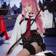 ユニ『勝利の女神:NIKKE』／いなり （X：@inarichaan）／撮影：Jon