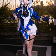 フリーナ『原神』/坂坂白(X:@super_banbanbai)、撮影:山颪ヒア(X:@fotomachen)