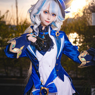 フリーナ『原神』/坂坂白(X:@super_banbanbai)、撮影:山颪ヒア(X:@fotomachen)
