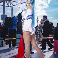 ヘルム『勝利の女神:NIKKE』/Hattie(X:@hattie_cos)、撮影:山颪ヒア(X:@fotomachen)